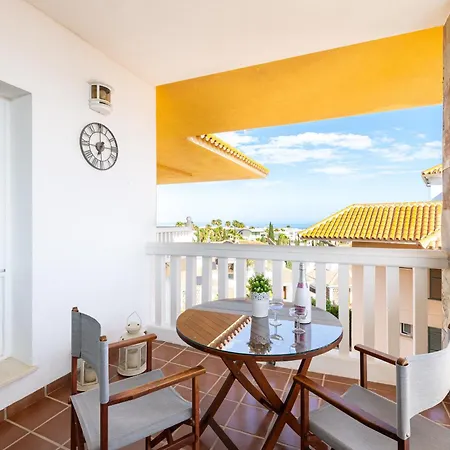 Cozy 2 Bedrooms In El Higueron Apartment