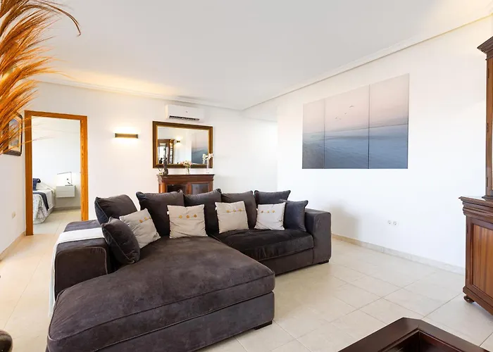 Cozy Deluxe In El Higueron Апартаменти