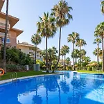 アパート Cozy Deluxe In Reserva Del Higueron - Area Sport Club フエンヒロラ