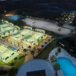 Cozy Deluxe In Reserva Del Higueron - Area Sport Club フエンヒロラ