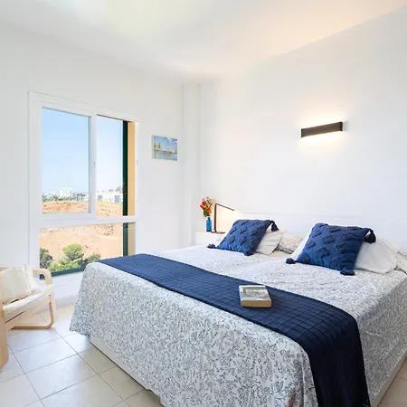 Cozy Deluxe Holiday Home In El Higueron * פואנגירולה