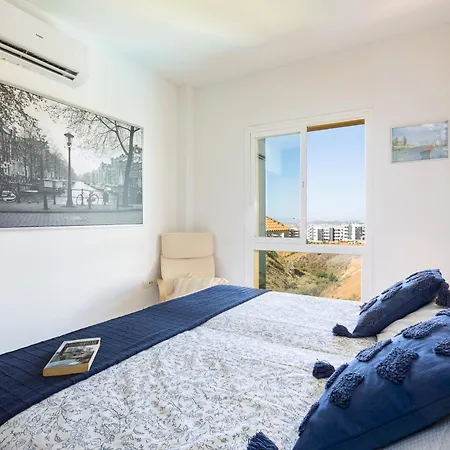 Cozy Deluxe Holiday Home In El Higueron דירה *