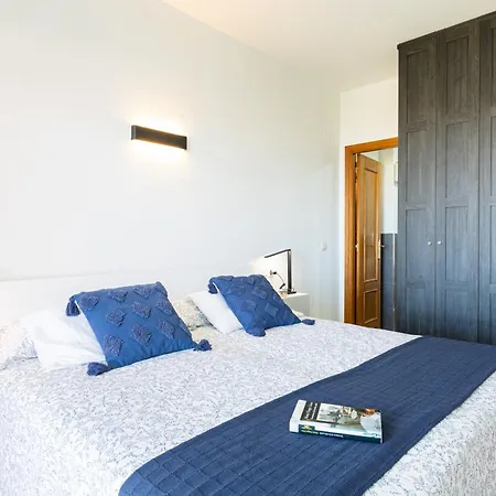 Cozy Deluxe Holiday Home In El Higueron