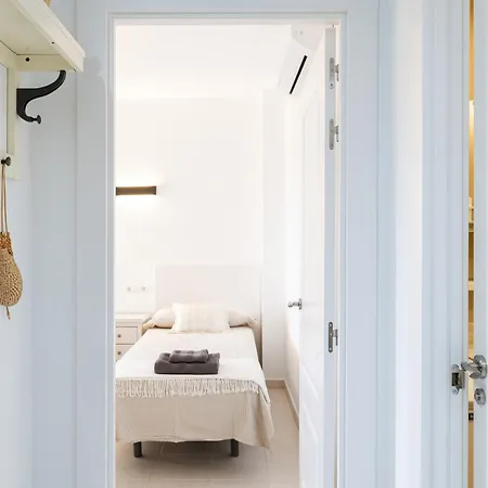 Cozy Deluxe Holiday Home In El Higueron דירה *