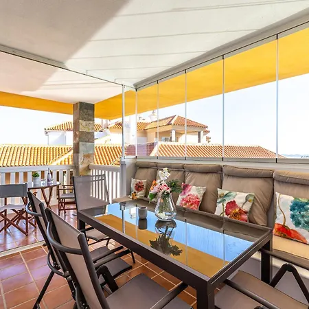 Cozy Deluxe Holiday Home In El Higueron *