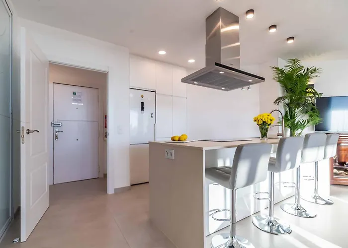 Cozy Deluxe In El Higueron شقة