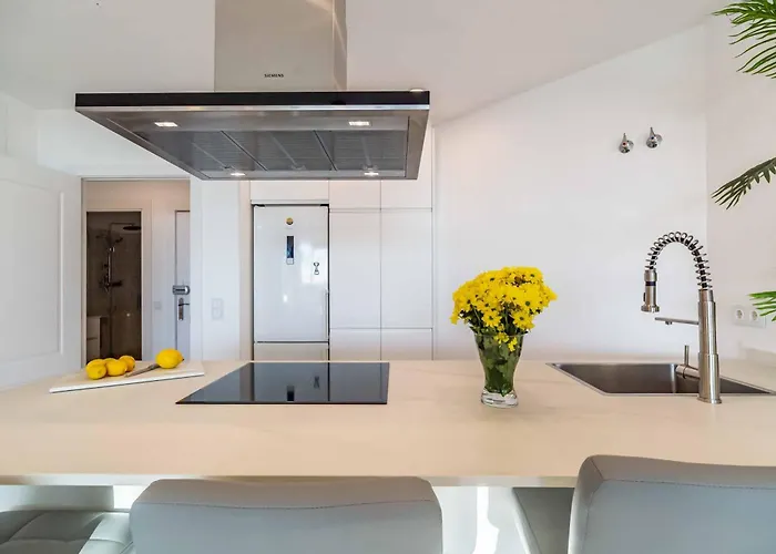 Cozy Deluxe In El Higueron شقة