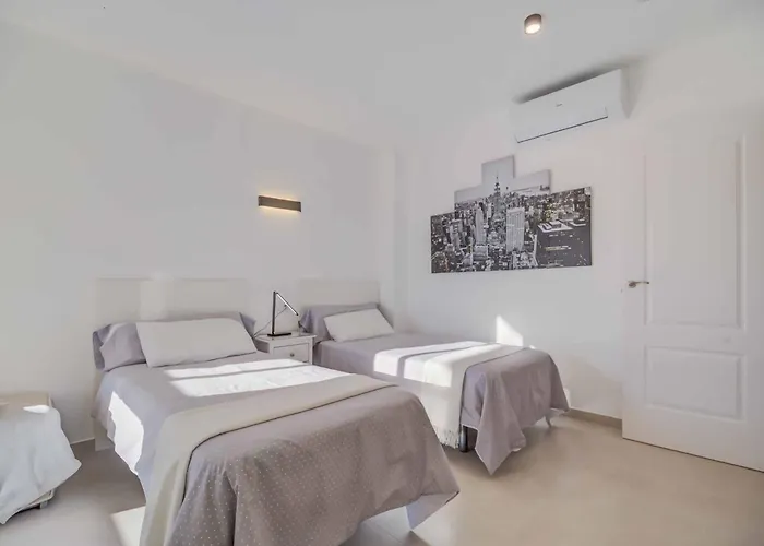 Cozy Deluxe In El Higueron شقة *